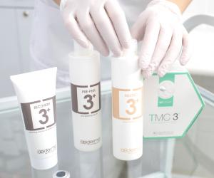 Пилинг-биоревитализант TMC 3+action – это комбинация активных веществ новой концепции. Он отлично увлажняет, стимулирует обновление и омоложение кожи.