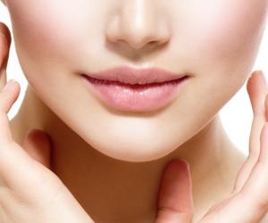 Увеличение губ сделает ваши губы полными, красивыми и желанными. Процедура поможет скорректировать  формы губ, придав красивый и правильный контур.